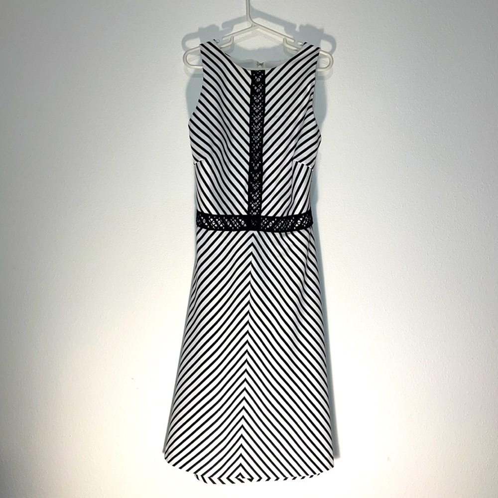 Jessica Simpson very cute dress!
